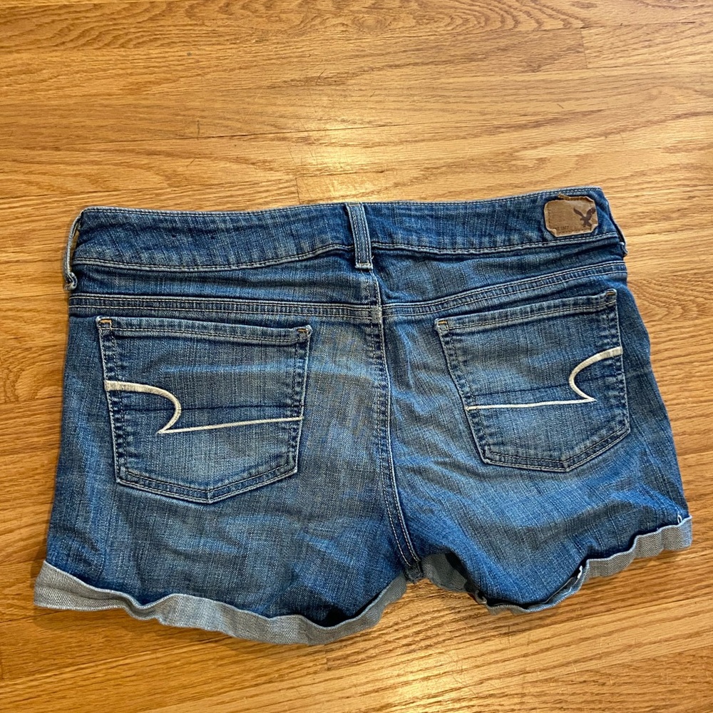 American Eagle women’s midi shorts